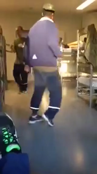 02d68bfaadda2327.mp4
