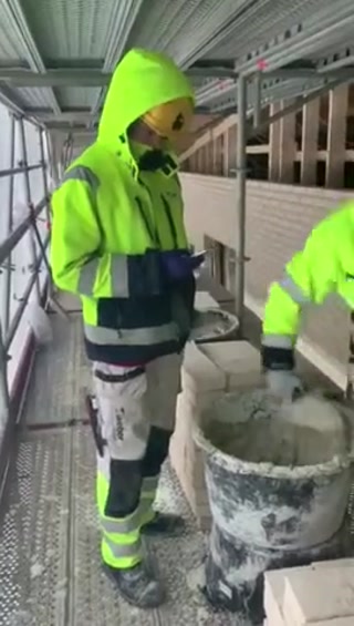 142ea92579b03216.mp4