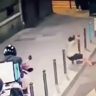 8c90e4baba2fd63f.mp4