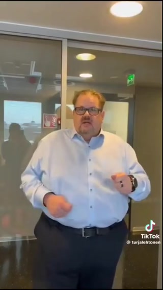 90edbf802eb7057a.mp4