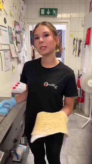 d58df86250738a9e.mp4